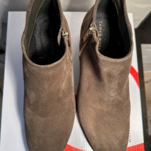 TARYN ROSE ANCKLE BOOTS_ SIZE 7 1/2 -olive color new